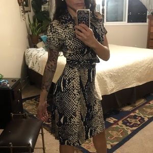 Diane von Furstenberg / 4
Beige Cream  Nav…